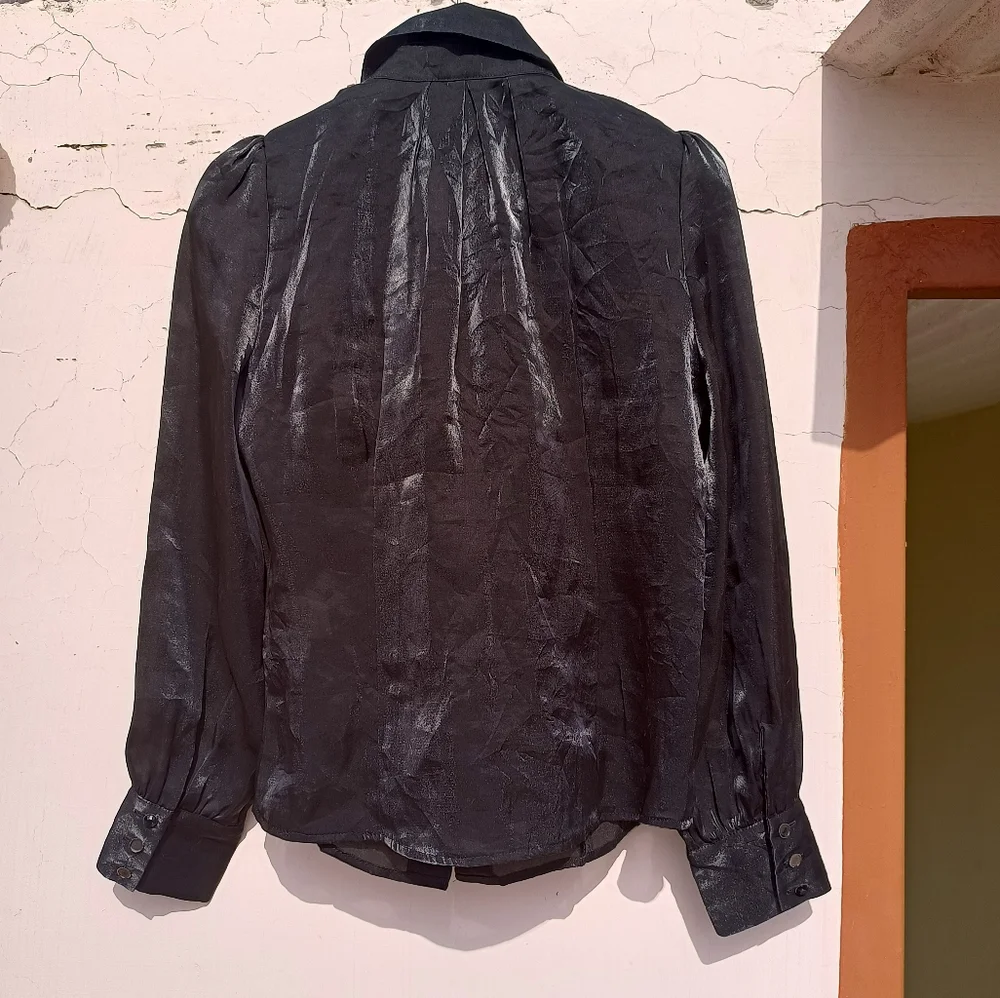 Satin silk blouse🖤 - Picture 5 of 7